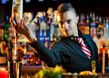 Pesan-Minum-di-Bar