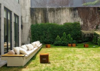 Coffee-Shop-outdoor-area