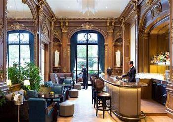 Bar-termewah-di-Paris
