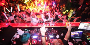 Night-Club-Di-Osaka