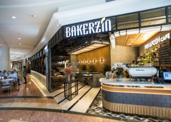 Sensasi Makan Croissant Raksasa Di Bakerzin