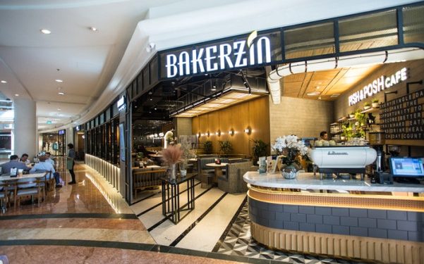 Sensasi Makan Croissant Raksasa Di Bakerzin